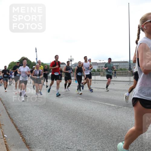29.06.2025 - hella hamburg halbmarathon Lena Gebhardt http://msf.ph/oto/8458716 29.06.2025 10:31:42 Lombardsbrücke 17362, 11178, 5965, 12381, 3424, 12758, 1235, 1292, 1373, 1844, 1879, 1979, 2384, 2414, 2672, 2831, 2832, 2914, 3221, 3239, 3358, 3396, 3397, 3424, 3571, 3681, 3751, 3752, 4817, 4877, 4953, 5156, 5165, 5437, 5846, 5943, 5965, 6057, 6078, 6160, 6546, 6573, 6640, 6718, 6727, 7334, 7604, 7772, 7816, 7898, 8050, 8304, 8538, 8620, 8806, 9078, 9104, 9183, 9478, 9812, 9883, 10111, 10240, 10586, 11587, 13724, 14349, 15725, 16457, 16978, 17404, 17517, 17587, 17706 meine-sportfotos.de