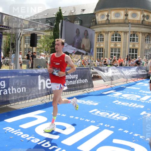29.06.2025 - hella hamburg halbmarathon Michael Strokosch http://msf.ph/oto/8458717 29.06.2025 10:32:14 Ziel 1894, 7272, 15826, 16505, 16736 meine-sportfotos.de