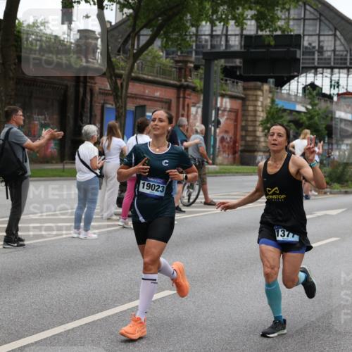 29.06.2025 - hella hamburg halbmarathon Yannick Fuchs http://msf.ph/oto/8458725 29.06.2025 10:56:30 20KM 1006, 1128, 1194, 1212, 1264, 1377, 1432, 1568, 1573, 1674, 1726, 3740, 4511, 6414, 6415, 6752, 7658, 7869, 8045, 8624, 8730, 9131, 10214, 10519, 11180, 11670, 12156, 12286, 13498, 13868, 14368, 14456, 16654, 16688, 16808, 17136, 17383, 17955, 18382, 18530, 18599, 19023 meine-sportfotos.de