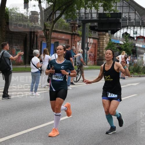 29.06.2025 - hella hamburg halbmarathon Yannick Fuchs http://msf.ph/oto/8458740 29.06.2025 10:56:30 20KM 1006, 1128, 1194, 1212, 1264, 1377, 1432, 1568, 1573, 1674, 1726, 3740, 4511, 6414, 6415, 6752, 7658, 7869, 8045, 8624, 8730, 9131, 10214, 10519, 11180, 11670, 12156, 12286, 13498, 13868, 14368, 14456, 16654, 16688, 16808, 17136, 17383, 17955, 18382, 18530, 18599, 19023 meine-sportfotos.de