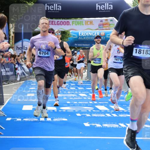29.06.2025 - hella hamburg halbmarathon Strokosch-Dieckow http://msf.ph/oto/8458756 29.06.2025 10:34:55 Ziel 4477, 6704, 7466, 7972, 8864, 12044, 12204, 12751, 14952, 15391, 15902, 16140, 16177, 16712, 17643, 18183, 18220, 18419, 18837 meine-sportfotos.de
