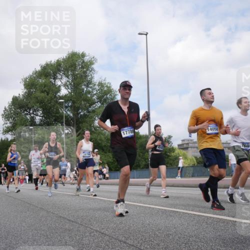 29.06.2025 - hella hamburg halbmarathon Luisa Fischer http://msf.ph/oto/8458760 29.06.2025 10:37:38 Kennedybrücke 5609, 14047, 1623, 10674, 16798, 17789, 4540, 4058, 7644, 2376, 3145, 4479, 4540, 5609, 6105, 6843, 7644, 8021, 8589, 9379, 9448, 9514, 10674 meine-sportfotos.de