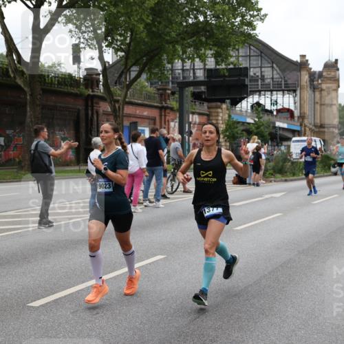 29.06.2025 - hella hamburg halbmarathon Yannick Fuchs http://msf.ph/oto/8458764 29.06.2025 10:56:31 20KM 1006, 1194, 1212, 1264, 1377, 1432, 1568, 1573, 1674, 1726, 3740, 4511, 6414, 6415, 6752, 7658, 7869, 8045, 8624, 8730, 10214, 10519, 11180, 11670, 12156, 12286, 13498, 13868, 14348, 14368, 14456, 16654, 16688, 16808, 17136, 17383, 17955, 18382, 18530, 18599, 19023 meine-sportfotos.de