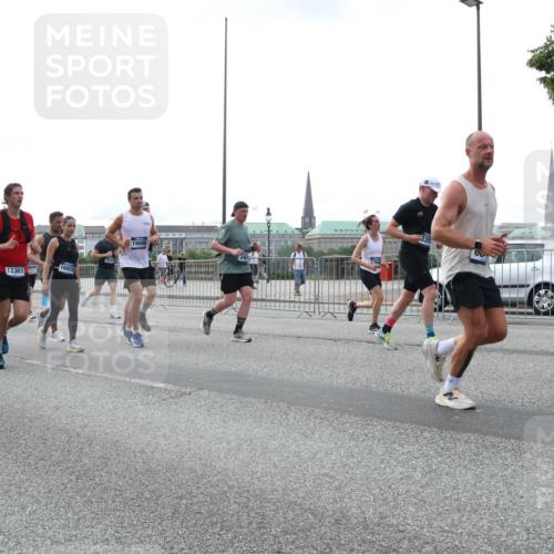 29.06.2025 - hella hamburg halbmarathon Lena Gebhardt http://msf.ph/oto/8458771 29.06.2025 10:31:42 Lombardsbrücke 12381, 16978, 19068, 1235, 1292, 1373, 1844, 1879, 1979, 2384, 2414, 2672, 2831, 2832, 2914, 3221, 3239, 3358, 3396, 3397, 3424, 3571, 3681, 3751, 3752, 4817, 4877, 4953, 5156, 5165, 5437, 5846, 5943, 5965, 6057, 6078, 6160, 6546, 6573, 6640, 6718, 6727, 7334, 7604, 7772, 7816, 7898, 8050, 8304, 8538, 8620, 8806, 9078, 9104, 9183, 9478, 9812, 9883, 10111, 10240, 10586, 11587, 13724, 14349, 15725, 16457, 16978, 17404, 17517, 17587, 17706 meine-sportfotos.de