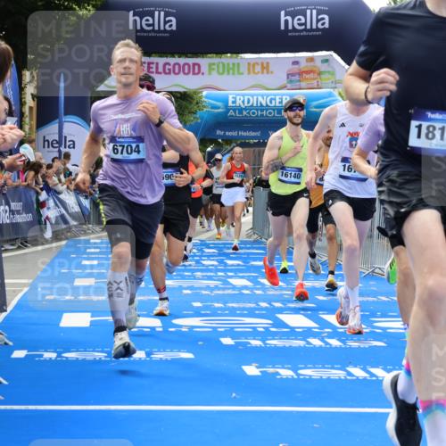 29.06.2025 - hella hamburg halbmarathon Strokosch-Dieckow http://msf.ph/oto/8458785 29.06.2025 10:34:55 Ziel 4477, 6704, 7466, 7972, 8864, 12044, 12204, 12751, 14952, 15391, 15902, 16140, 16177, 16712, 17643, 18183, 18220, 18419, 18837 meine-sportfotos.de