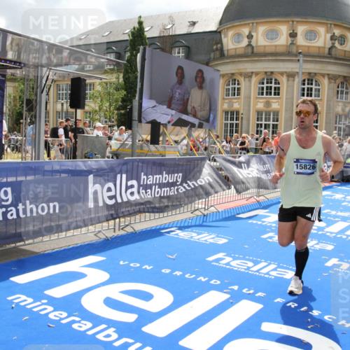 29.06.2025 - hella hamburg halbmarathon Michael Strokosch http://msf.ph/oto/8458798 29.06.2025 10:32:15 Ziel 1894, 7272, 15826, 16736 meine-sportfotos.de