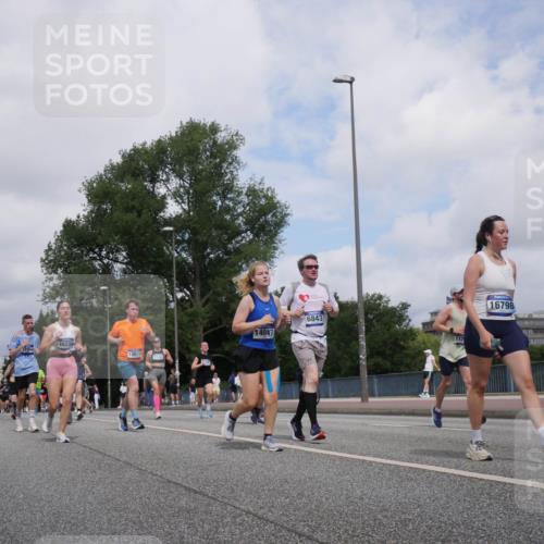 29.06.2025 - hella hamburg halbmarathon Luisa Fischer http://msf.ph/oto/8458816 29.06.2025 10:37:41 Kennedybrücke 1623, 17344, 10674, 9122, 14047, 6843, 112, 16798, 2376, 2801, 3420, 4540, 5609, 6105, 6843, 7644, 8021, 8589, 9379, 9448, 10674 meine-sportfotos.de