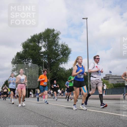 29.06.2025 - hella hamburg halbmarathon Luisa Fischer http://msf.ph/oto/8458836 29.06.2025 10:37:41 Kennedybrücke 1734, 1623, 10674, 14047, 6843, 11245, 16798, 2376, 2801, 3420, 4540, 5609, 6105, 6843, 7644, 8021, 8589, 9379, 9448, 10674 meine-sportfotos.de