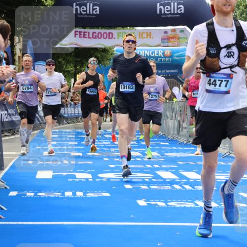 29.06.2025 - hella hamburg halbmarathon Strokosch-Dieckow http://msf.ph/oto/8458886 29.06.2025 10:34:54 Ziel 2879, 4477, 6704, 7466, 8864, 12044, 12204, 12751, 14629, 14952, 15391, 15902, 15991, 16140, 16177, 16712, 17643, 18183, 18220, 18419, 18837 meine-sportfotos.de