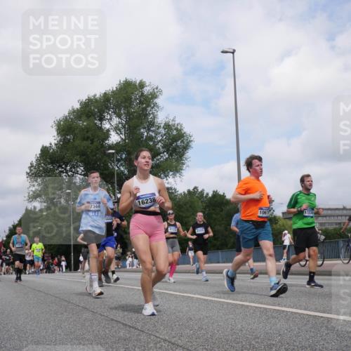 29.06.2025 - hella hamburg halbmarathon Luisa Fischer http://msf.ph/oto/8458890 29.06.2025 10:37:43 Kennedybrücke 2801, 17412, 7344, 9448, 16238, 9122, 589, 1067, 17230, 2376, 2801, 3420, 5609, 6105, 6843, 8021, 8589, 8965, 9379, 9448, 10674 meine-sportfotos.de