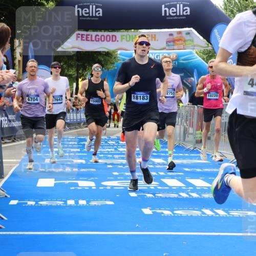 29.06.2025 - hella hamburg halbmarathon Strokosch-Dieckow http://msf.ph/oto/8458957 29.06.2025 10:34:54 Ziel 2879, 4477, 6704, 7466, 8864, 12044, 12204, 12751, 14629, 14952, 15391, 15902, 15991, 16140, 16177, 16712, 17643, 18183, 18220, 18419, 18837 meine-sportfotos.de