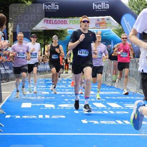 29.06.2025 - hella hamburg halbmarathon Strokosch-Dieckow http://msf.ph/oto/8458973 29.06.2025 10:34:54 Ziel 2879, 4477, 6704, 7466, 8864, 12044, 12204, 12751, 14629, 14952, 15391, 15902, 15991, 16140, 16177, 16712, 17643, 18183, 18220, 18419, 18837 meine-sportfotos.de