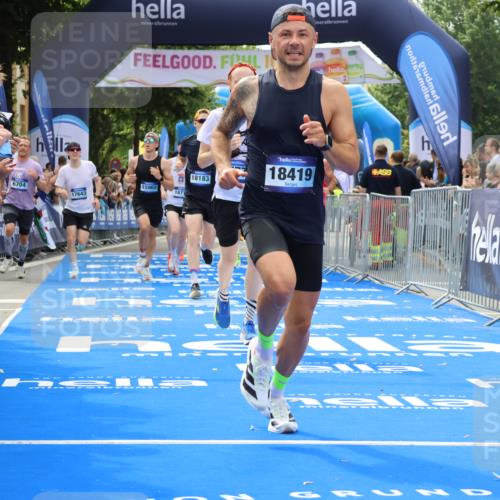 29.06.2025 - hella hamburg halbmarathon Strokosch-Dieckow http://msf.ph/oto/8459016 29.06.2025 10:34:53 Ziel 1217, 2879, 4477, 6704, 7466, 8864, 12044, 12204, 12751, 14629, 14952, 15391, 15902, 15991, 16140, 16177, 16712, 17643, 18183, 18220, 18419, 18837 meine-sportfotos.de