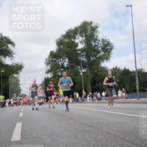 29.06.2025 - hella hamburg halbmarathon Luisa Fischer http://msf.ph/oto/8459039 29.06.2025 10:37:45 Kennedybrücke 2376, 2751, 2801, 3420, 6105, 8021, 8589, 8965, 9379, 9448, 10674 meine-sportfotos.de