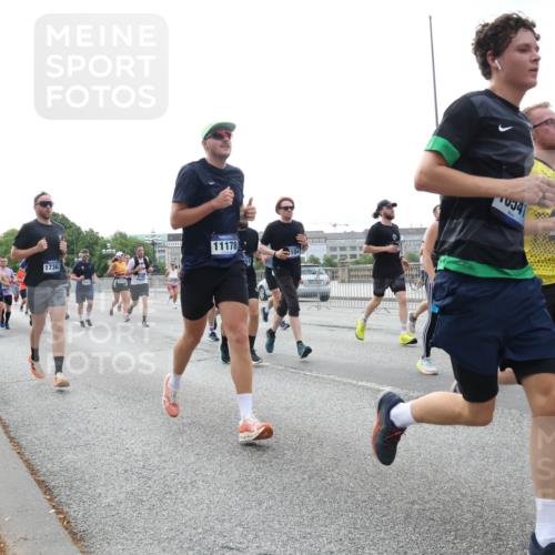 29.06.2025 - hella hamburg halbmarathon Lena Gebhardt http://msf.ph/oto/8459068 29.06.2025 10:31:44 Lombardsbrücke 11178, 104, 17362, 0341, 1235, 1292, 1373, 1844, 1879, 2384, 2414, 2672, 2831, 2832, 2914, 3221, 3239, 3358, 3396, 3397, 3424, 3571, 3681, 3751, 3752, 4817, 4877, 4953, 5156, 5165, 5846, 5943, 5965, 6078, 6160, 6546, 6573, 6640, 6718, 6727, 7295, 7334, 7604, 7772, 7816, 7898, 8304, 8538, 8620, 8806, 9078, 9104, 9183, 9478, 9812, 9883, 10111, 10240, 10586, 11587, 13724, 14349, 15725, 16978, 17404, 17517, 17706 meine-sportfotos.de