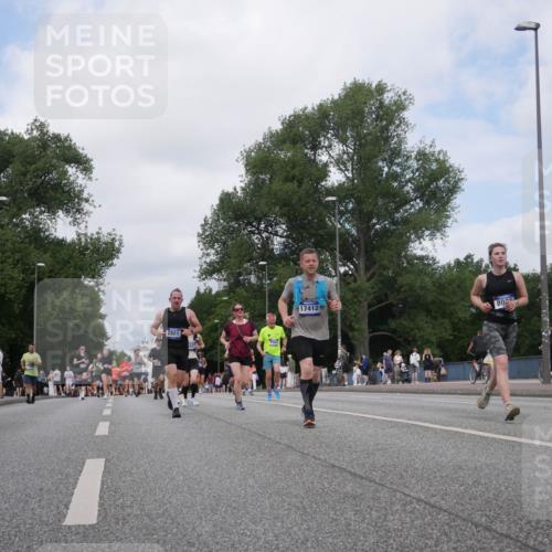 29.06.2025 - hella hamburg halbmarathon Luisa Fischer http://msf.ph/oto/8459073 29.06.2025 10:37:46 Kennedybrücke 28014, 17412, 80, 2355, 2376, 2751, 2801, 3420, 8021, 8589, 8965, 9379, 9448, 10674 meine-sportfotos.de