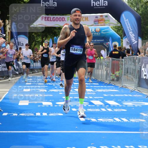 29.06.2025 - hella hamburg halbmarathon Strokosch-Dieckow http://msf.ph/oto/8459079 29.06.2025 10:34:53 Ziel 1217, 2879, 4477, 6704, 7466, 8864, 12044, 12204, 12751, 14629, 14952, 15391, 15902, 15991, 16140, 16177, 16712, 17643, 18183, 18220, 18419, 18837 meine-sportfotos.de
