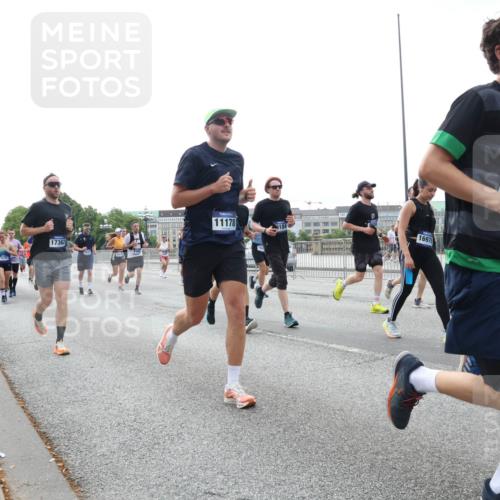 29.06.2025 - hella hamburg halbmarathon Lena Gebhardt http://msf.ph/oto/8459090 29.06.2025 10:31:44 Lombardsbrücke 17362, 11178, 104, 16978, 16, 9883, 1235, 1292, 1373, 1844, 1879, 2384, 2414, 2672, 2831, 2832, 2914, 3221, 3239, 3358, 3396, 3397, 3424, 3571, 3681, 3751, 3752, 4817, 4877, 4953, 5156, 5165, 5846, 5943, 5965, 6078, 6160, 6546, 6573, 6640, 6718, 6727, 7295, 7334, 7604, 7772, 7816, 7898, 8304, 8538, 8620, 8806, 9078, 9104, 9183, 9478, 9812, 9883, 10111, 10240, 10586, 11587, 13724, 14349, 15725, 16978, 17404, 17517, 17706 meine-sportfotos.de