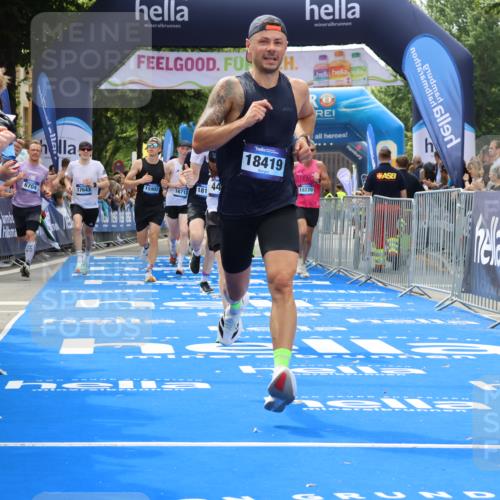 29.06.2025 - hella hamburg halbmarathon Strokosch-Dieckow http://msf.ph/oto/8459094 29.06.2025 10:34:53 Ziel 1217, 2879, 4477, 6704, 7466, 8864, 12044, 12204, 12751, 14629, 14952, 15391, 15902, 15991, 16140, 16177, 16712, 17643, 18183, 18220, 18419, 18837 meine-sportfotos.de