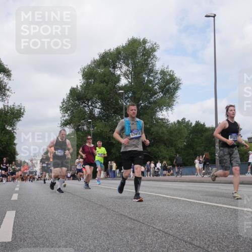 29.06.2025 - hella hamburg halbmarathon Luisa Fischer http://msf.ph/oto/8459101 29.06.2025 10:37:46 Kennedybrücke 2801, 17412, 8021, 2355, 2376, 2751, 2801, 3420, 8021, 8589, 8965, 9379, 9448, 10674 meine-sportfotos.de