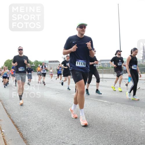 29.06.2025 - hella hamburg halbmarathon Lena Gebhardt http://msf.ph/oto/8459103 29.06.2025 10:31:44 Lombardsbrücke 1235, 17362, 6160, 11178, 8806, 1697, 151, 1235, 1292, 1373, 1844, 1879, 2384, 2414, 2672, 2831, 2832, 2914, 3221, 3239, 3358, 3396, 3397, 3424, 3571, 3681, 3751, 3752, 4817, 4877, 4953, 5156, 5165, 5846, 5943, 5965, 6078, 6160, 6546, 6573, 6640, 6718, 6727, 7295, 7334, 7604, 7772, 7816, 7898, 8304, 8538, 8620, 8806, 9078, 9104, 9183, 9478, 9812, 9883, 10111, 10240, 10586, 11587, 13724, 14349, 15725, 16978, 17404, 17517, 17706 meine-sportfotos.de