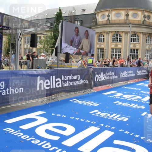 29.06.2025 - hella hamburg halbmarathon Michael Strokosch http://msf.ph/oto/8459209 29.06.2025 10:32:23 Ziel 7272, 10484, 10876, 16065 meine-sportfotos.de