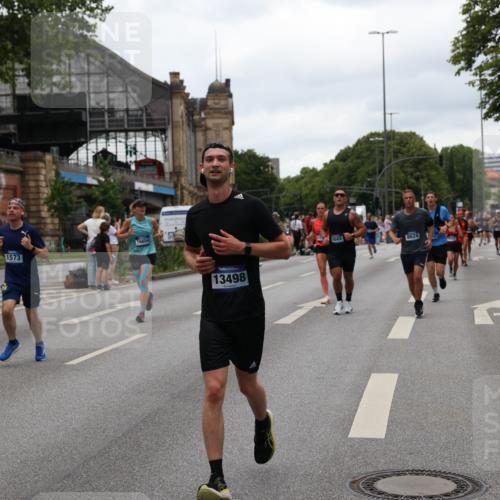 29.06.2025 - hella hamburg halbmarathon Yannick Fuchs http://msf.ph/oto/8459240 29.06.2025 10:56:33 20KM 1006, 1114, 1194, 1212, 1264, 1377, 1432, 1568, 1573, 1674, 1726, 1851, 3001, 3740, 4511, 6311, 6414, 6415, 6602, 6752, 7869, 8045, 8624, 8730, 10214, 10519, 11180, 12156, 12286, 13498, 14348, 14368, 14456, 16654, 16688, 16808, 17096, 17136, 17142, 17383, 18382, 18530, 19023 meine-sportfotos.de