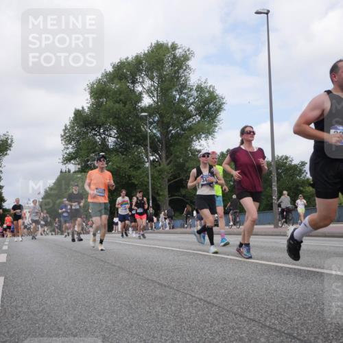 29.06.2025 - hella hamburg halbmarathon Luisa Fischer http://msf.ph/oto/8459247 29.06.2025 10:37:49 Kennedybrücke 14273, 16682, 13416, 34, 301, 2355, 2751, 2801, 3420, 5453, 6171, 6310, 6329, 7299, 8021, 8965, 9379 meine-sportfotos.de