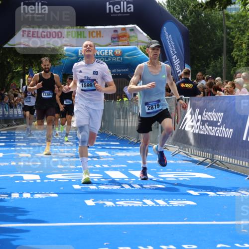 29.06.2025 - hella hamburg halbmarathon Strokosch-Dieckow http://msf.ph/oto/8459264 29.06.2025 10:34:49 Ziel 1217, 1562, 2879, 4477, 5048, 6704, 7466, 8864, 12204, 12369, 12751, 14388, 14549, 14629, 14952, 15991, 16140, 16712, 17643, 18183, 18220, 18237, 18419, 18837 meine-sportfotos.de