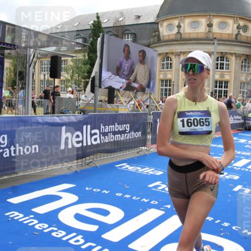 29.06.2025 - hella hamburg halbmarathon Michael Strokosch http://msf.ph/oto/8459341 29.06.2025 10:32:24 Ziel 7845, 10484, 10876, 16065 meine-sportfotos.de