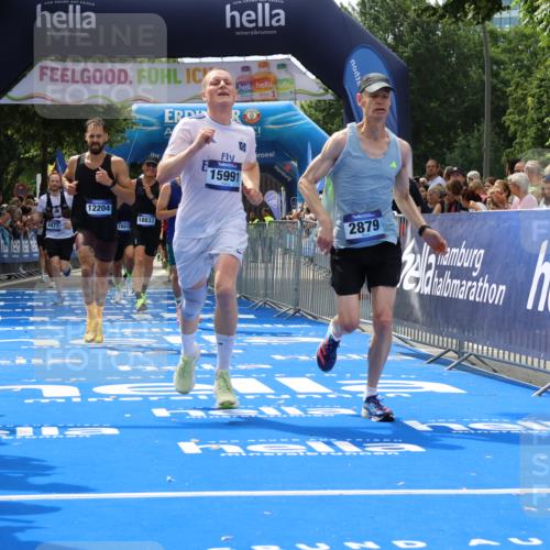 29.06.2025 - hella hamburg halbmarathon Strokosch-Dieckow http://msf.ph/oto/8459356 29.06.2025 10:34:49 Ziel 1217, 1562, 2879, 4477, 5048, 6704, 7466, 8864, 12204, 12369, 12751, 14388, 14549, 14629, 14952, 15991, 16140, 16712, 17643, 18183, 18220, 18237, 18419, 18837 meine-sportfotos.de