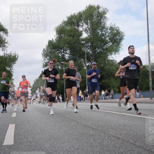 29.06.2025 - hella hamburg halbmarathon Luisa Fischer http://msf.ph/oto/8459366 29.06.2025 10:37:55 Kennedybrücke 14527, 7299, 171, 6310, 2355, 2355, 2751, 5453, 6171, 6310, 6329, 7299, 8965 meine-sportfotos.de