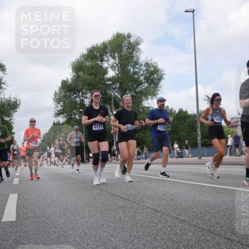 29.06.2025 - hella hamburg halbmarathon Luisa Fischer http://msf.ph/oto/8459401 29.06.2025 10:37:56 Kennedybrücke 14527, 7299, 13311, 6171, 5329, 6310, 16010, 2355, 2355, 2751, 3130, 5453, 6171, 6310, 6329, 7299 meine-sportfotos.de