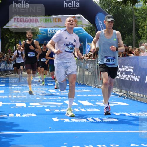 29.06.2025 - hella hamburg halbmarathon Strokosch-Dieckow http://msf.ph/oto/8459410 29.06.2025 10:34:49 Ziel 1217, 1562, 2879, 4477, 5048, 6704, 7466, 8864, 12204, 12369, 12751, 14388, 14549, 14629, 14952, 15991, 16140, 16712, 17643, 18183, 18220, 18237, 18419, 18837 meine-sportfotos.de