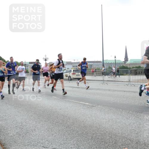 29.06.2025 - hella hamburg halbmarathon Lena Gebhardt http://msf.ph/oto/8459434 29.06.2025 10:31:46 Lombardsbrücke 3671, 9478, 9882, 14, 6160, 2832, 1235, 2831, 1235, 1373, 1844, 1879, 2384, 2672, 2831, 2832, 3221, 3239, 3358, 3396, 3397, 3424, 3571, 3681, 3751, 3752, 4877, 4953, 5156, 5165, 5601, 5846, 5965, 6078, 6160, 6546, 6573, 6640, 6718, 6727, 7295, 7334, 7344, 7695, 7772, 7816, 7898, 8304, 8538, 8620, 8806, 9078, 9104, 9183, 9478, 9812, 9883, 10240, 10586, 11587, 13724, 15725, 16978, 17404, 17517, 17706 meine-sportfotos.de