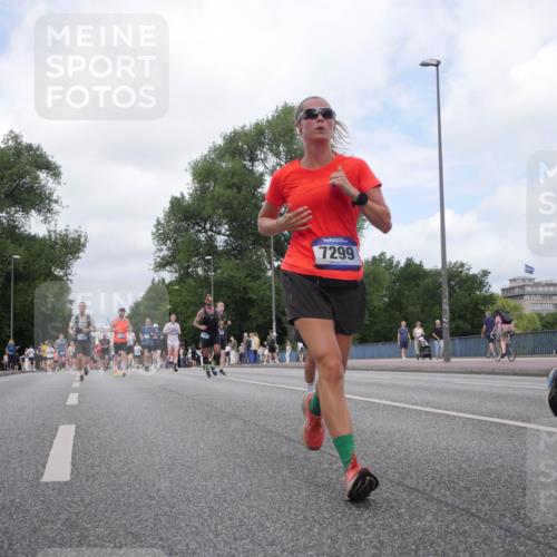 29.06.2025 - hella hamburg halbmarathon Luisa Fischer http://msf.ph/oto/8459464 29.06.2025 10:37:58 Kennedybrücke 7299, 545, 2355, 2751, 3130, 5453, 6171, 6310, 6329, 7299 meine-sportfotos.de