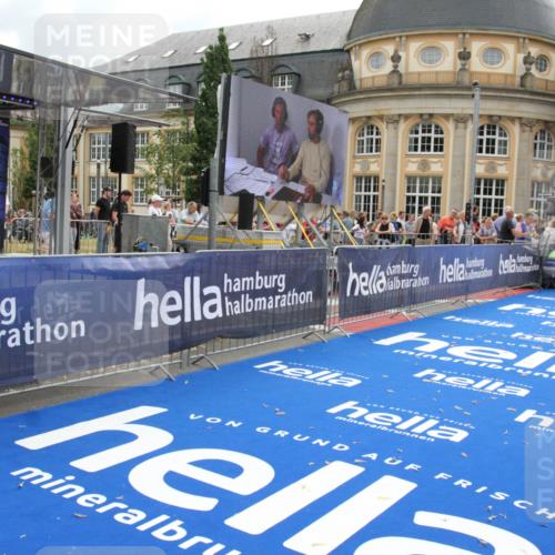 29.06.2025 - hella hamburg halbmarathon Michael Strokosch http://msf.ph/oto/8459480 29.06.2025 10:32:30 Ziel 5070, 5746, 7845, 8883, 10484, 11745, 13199, 16957, 18562, 18563 meine-sportfotos.de