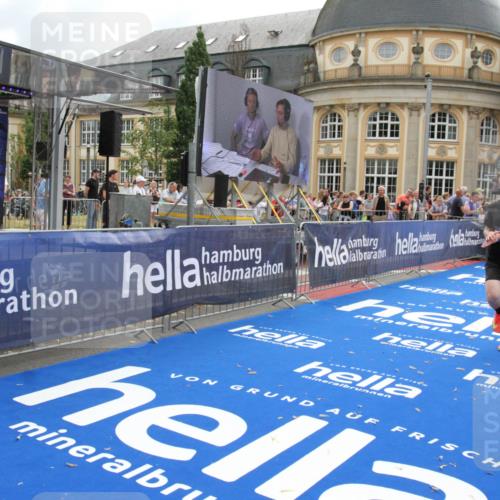 29.06.2025 - hella hamburg halbmarathon Michael Strokosch http://msf.ph/oto/8459491 29.06.2025 10:32:31 Ziel 5070, 5746, 7845, 8883, 10484, 11745, 13199, 16957, 18562, 18563 meine-sportfotos.de