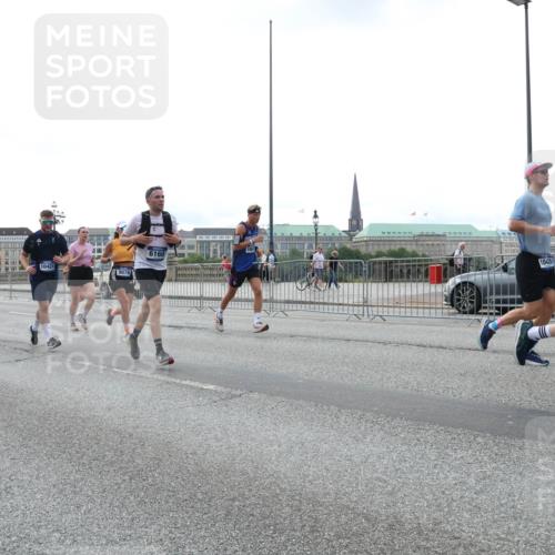 29.06.2025 - hella hamburg halbmarathon Lena Gebhardt http://msf.ph/oto/8459496 29.06.2025 10:31:47 Lombardsbrücke 9478, 9882, 2832, 1235, 10421, 9078, 6160, 1045, 1235, 1311, 1373, 1844, 1879, 2384, 2672, 2831, 2832, 3221, 3239, 3358, 3396, 3397, 3424, 3571, 3681, 3751, 3752, 4877, 4953, 5156, 5165, 5601, 5846, 5965, 6078, 6160, 6546, 6573, 6640, 6718, 6727, 7295, 7334, 7344, 7695, 7772, 7789, 7816, 7898, 8304, 8538, 8620, 8806, 9078, 9104, 9183, 9478, 9812, 9883, 10240, 10586, 11587, 13724, 15725, 16978, 17404, 17517, 17706 meine-sportfotos.de