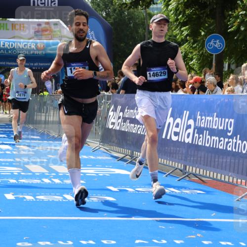 29.06.2025 - hella hamburg halbmarathon Strokosch-Dieckow http://msf.ph/oto/8459510 29.06.2025 10:34:48 Ziel 1217, 1562, 2879, 4477, 5048, 5152, 5554, 6704, 7466, 8864, 12204, 12369, 12751, 14388, 14549, 14603, 14629, 14952, 15991, 16140, 16712, 17014, 17643, 18183, 18220, 18237, 18419, 18837 meine-sportfotos.de