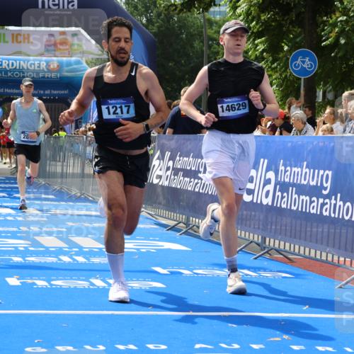29.06.2025 - hella hamburg halbmarathon Strokosch-Dieckow http://msf.ph/oto/8459524 29.06.2025 10:34:48 Ziel 1217, 1562, 2879, 4477, 5048, 5152, 5554, 6704, 7466, 8864, 12204, 12369, 12751, 14388, 14549, 14603, 14629, 14952, 15991, 16140, 16712, 17014, 17643, 18183, 18220, 18237, 18419, 18837 meine-sportfotos.de