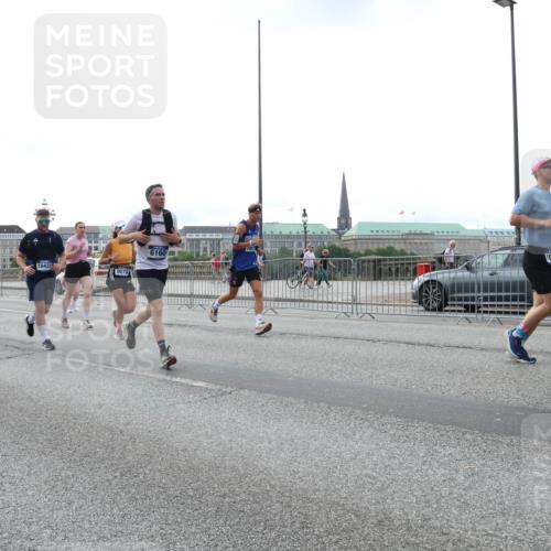 29.06.2025 - hella hamburg halbmarathon Lena Gebhardt http://msf.ph/oto/8459557 29.06.2025 10:31:47 Lombardsbrücke 1235, 9882, 9478, 10421, 9078, 6160, 10415, 1235, 1311, 1373, 1844, 1879, 2384, 2672, 2831, 2832, 3221, 3239, 3358, 3396, 3397, 3424, 3571, 3681, 3751, 3752, 4877, 4953, 5156, 5165, 5601, 5846, 5965, 6078, 6160, 6546, 6573, 6640, 6718, 6727, 7295, 7334, 7344, 7695, 7772, 7789, 7816, 7898, 8304, 8538, 8620, 8806, 9078, 9104, 9183, 9478, 9812, 9883, 10240, 10586, 11587, 13724, 15725, 16978, 17404, 17517, 17706 meine-sportfotos.de