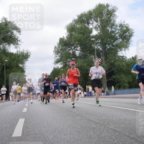 29.06.2025 - hella hamburg halbmarathon Luisa Fischer http://msf.ph/oto/8459598 29.06.2025 10:38:06 Kennedybrücke 1223, 2482, 3130, 3409, 4884, 6335, 6571, 7020, 8369, 9164, 9248, 10464, 10606 meine-sportfotos.de