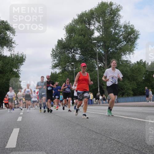 29.06.2025 - hella hamburg halbmarathon Luisa Fischer http://msf.ph/oto/8459613 29.06.2025 10:38:07 Kennedybrücke 657, 924, 15488, 15310, 2482, 12236, 1497, 2482, 3130, 3409, 4884, 6335, 6571, 7020, 8369, 9164, 9248, 10464, 10606 meine-sportfotos.de