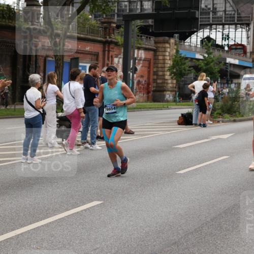 29.06.2025 - hella hamburg halbmarathon Yannick Fuchs http://msf.ph/oto/8459621 29.06.2025 10:56:35 20KM 1114, 1194, 1212, 1264, 1377, 1432, 1568, 1573, 1674, 1726, 1851, 3001, 3740, 4511, 6311, 6602, 6752, 7869, 8045, 8624, 8730, 10214, 10519, 11180, 12008, 12156, 12286, 13498, 14348, 14368, 16654, 16688, 17096, 17136, 17142, 18382, 18530, 19023 meine-sportfotos.de