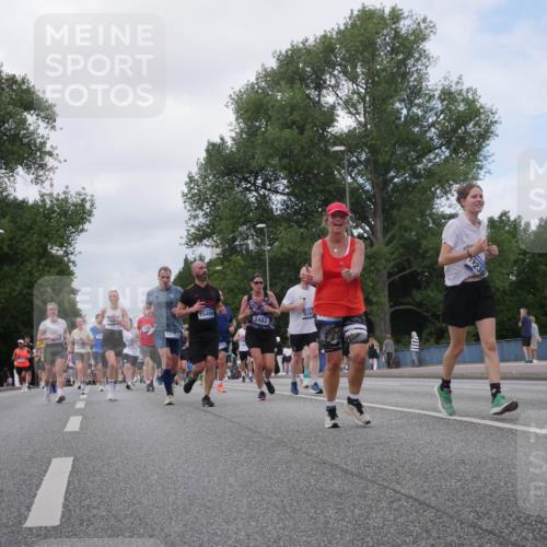 29.06.2025 - hella hamburg halbmarathon Luisa Fischer http://msf.ph/oto/8459625 29.06.2025 10:38:07 Kennedybrücke 12236, 1497, 2482, 3130, 3409, 4884, 6335, 6571, 7020, 8369, 9164, 9248, 10464, 10606 meine-sportfotos.de
