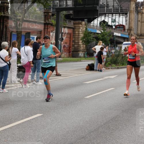 29.06.2025 - hella hamburg halbmarathon Yannick Fuchs http://msf.ph/oto/8459638 29.06.2025 10:56:35 20KM 1114, 1194, 1212, 1264, 1377, 1432, 1568, 1573, 1674, 1726, 1851, 3001, 3740, 4511, 6311, 6602, 6752, 7869, 8045, 8624, 8730, 10214, 10519, 11180, 12008, 12156, 12286, 13498, 14348, 14368, 16654, 16688, 17096, 17136, 17142, 18382, 18530, 19023 meine-sportfotos.de
