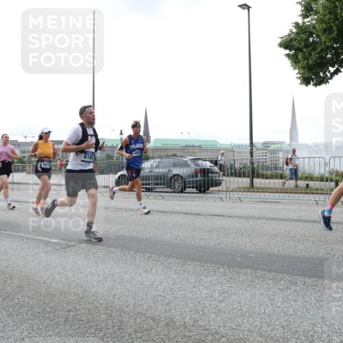 29.06.2025 - hella hamburg halbmarathon Lena Gebhardt http://msf.ph/oto/8459642 29.06.2025 10:31:47 Lombardsbrücke 9478, 10421, 6160, 18629, 104, 1235, 1311, 1373, 1844, 1879, 2384, 2672, 2831, 2832, 3221, 3239, 3358, 3396, 3397, 3424, 3571, 3681, 3751, 3752, 4877, 4953, 5156, 5165, 5601, 5846, 5965, 6078, 6160, 6546, 6573, 6640, 6718, 6727, 7295, 7334, 7344, 7695, 7772, 7789, 7816, 7898, 8304, 8538, 8620, 8806, 9078, 9104, 9183, 9478, 9812, 9883, 10240, 10586, 11587, 13724, 15725, 16978, 17404, 17517, 17706 meine-sportfotos.de