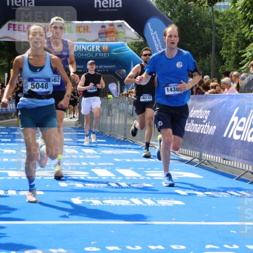 29.06.2025 - hella hamburg halbmarathon Strokosch-Dieckow http://msf.ph/oto/8459662 29.06.2025 10:34:45 Ziel 1217, 1562, 2879, 5048, 5152, 5554, 6169, 6878, 7466, 8395, 12204, 12369, 14289, 14388, 14549, 14603, 14629, 14952, 15991, 17014, 18237, 18419, 18837 meine-sportfotos.de