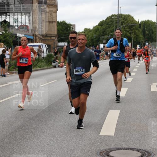 29.06.2025 - hella hamburg halbmarathon Yannick Fuchs http://msf.ph/oto/8459673 29.06.2025 10:56:35 20KM 1114, 1194, 1212, 1264, 1377, 1432, 1568, 1573, 1674, 1726, 1851, 3001, 3740, 4511, 6311, 6602, 6752, 7869, 8045, 8624, 8730, 10214, 10519, 11180, 12008, 12156, 12286, 13498, 14348, 14368, 16654, 16688, 17096, 17136, 17142, 18382, 18530, 19023 meine-sportfotos.de